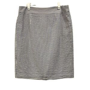 Banana Republic women’s size 6 seersucker blue & white lined knee length skirt
